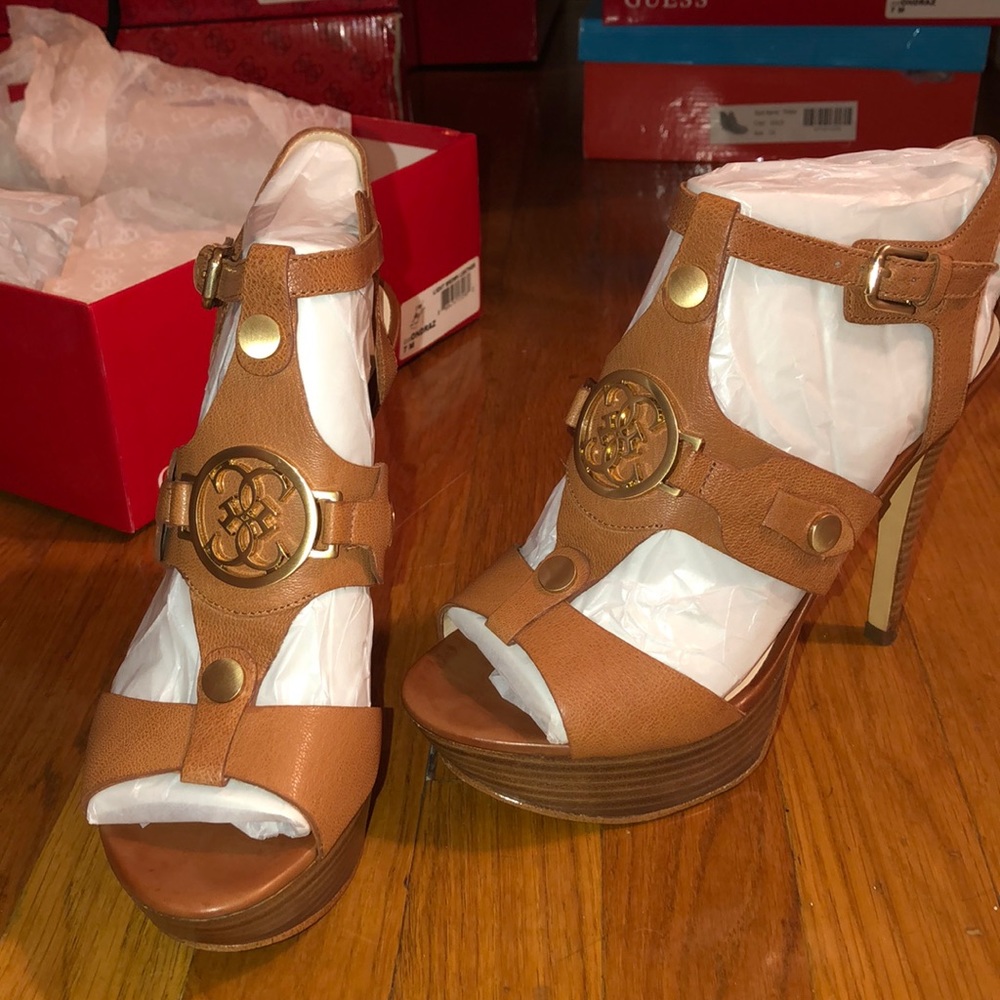 Guess Ondraz platform heel